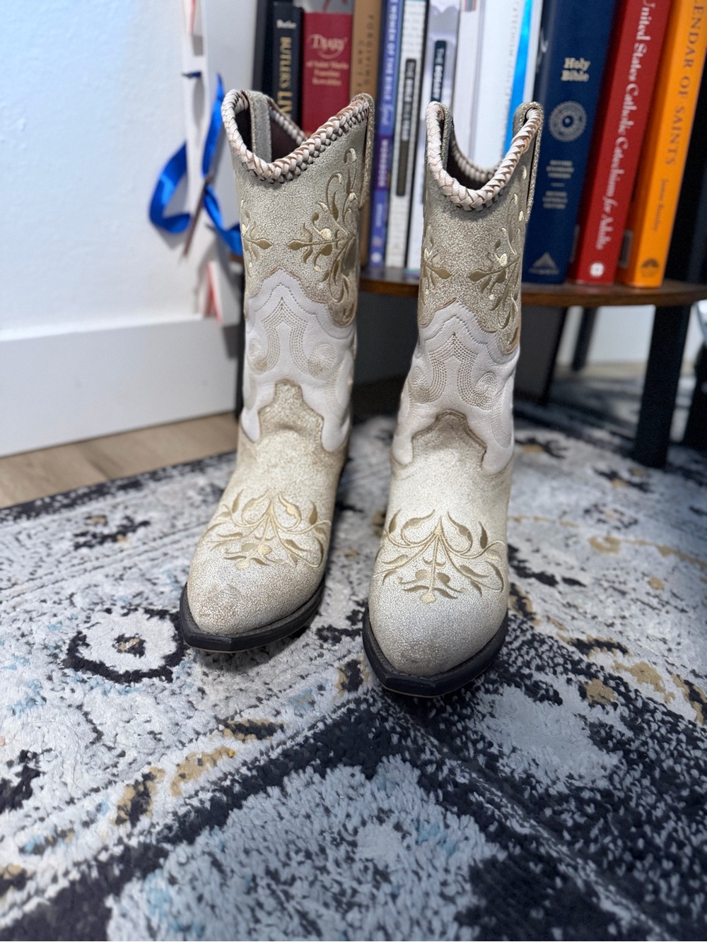 Laredo Cream and Gold Women's Embroidered Heeled Cowboy Boots